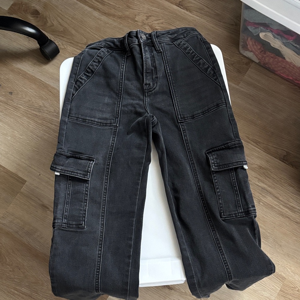 Women's Black Cropped Cargo Jeans